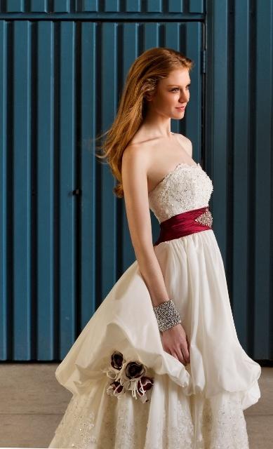 زفاف - Wedding Gowns With Sashes, Belts, And Sparkly Things On The Waist