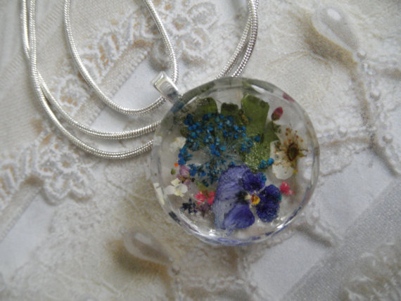 Hochzeit - Loyalty-Rich Purple Pansy,Bridal Veil, Queen Anne's Lace,Maidenhair Ferns Faceted Edge Pressed Flower Round Glass Pendant-Symbolizes Loyalty