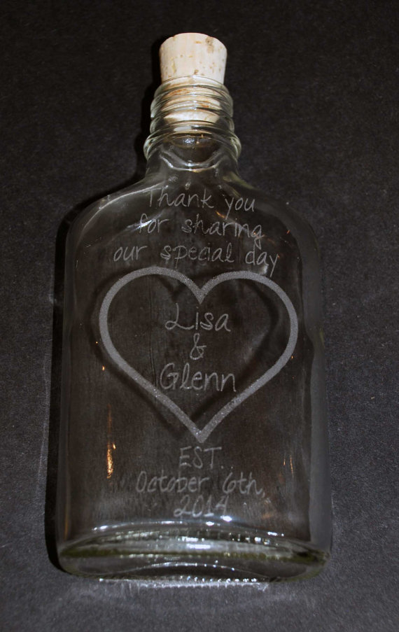 Свадьба - Custom Flask 6 oz., Glass Flask, Wedding Favor,Personalized Flask, Hip Flask: Gift for Him, Groomsmen, Bridesmaid, Fathers Day