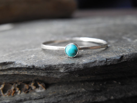 زفاف - Genuine Turquoise and sterling silver skinny ring, hammered sterling silver, stacking ring, engagement ring, December birthstone