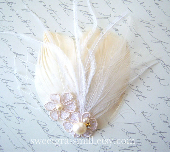 زفاف - Bridal Feather Fascinator - PETIT ALENCON - Ivory Alencon Lace Champagne Feathers White Ostrich Pearl Veil Bridal Clip