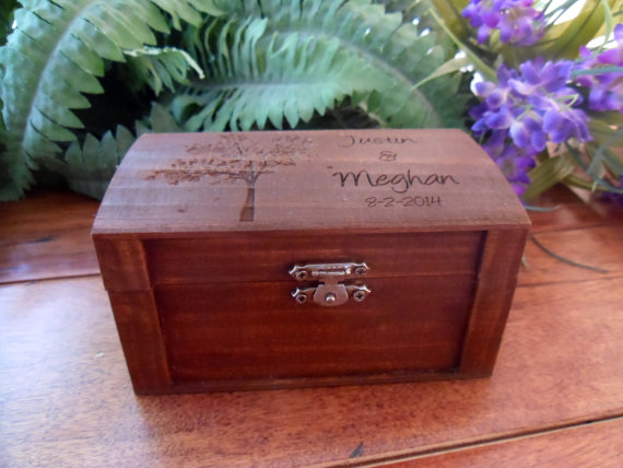 زفاف - Rustic Wedding Ring Box Personalized / Engraved with Tree, Names and Date