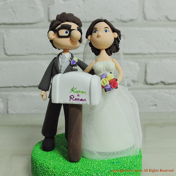 Hochzeit - Cartoonized couple movie UP theme wedding cake topper