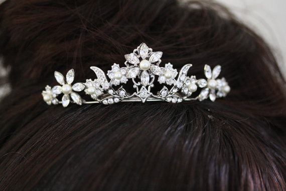 Свадьба - Pearl and Rhinestone Tiara, Veil Hair Comb, Swarovski Crystal Flower  Wedding Hair Accessories, PEARLA MINI TIARA