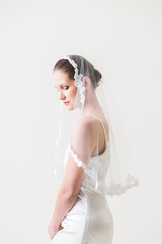 زفاف - Eva Mantilla Veil - Alencon Lace Veil - Appliques Veil - Bridal Veil - Wedding Veil - French Lace Veil