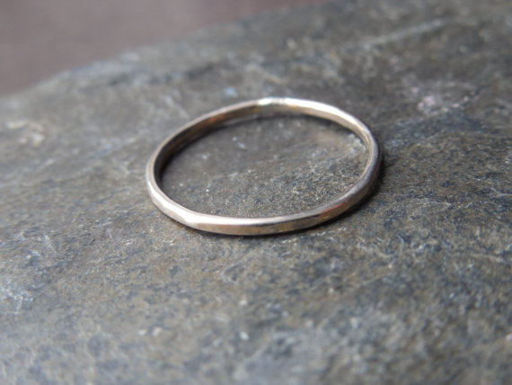 Mariage - Skinny ring, hammered 14k white gold filled. Knuckle, stacking ring, midi ring, engagement ring, wedding band 