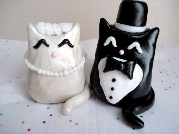 Hochzeit - Cat Wedding Cake Topper, Polymer Clay Kitty Cake Topper Customizable