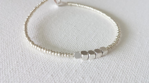 زفاف - Silver nugget bracelet, grey bracelet, seed bead jewelry, seed bead bracelet, minimalist bracelet,beaded bracelet,bridesmaid gift, modern