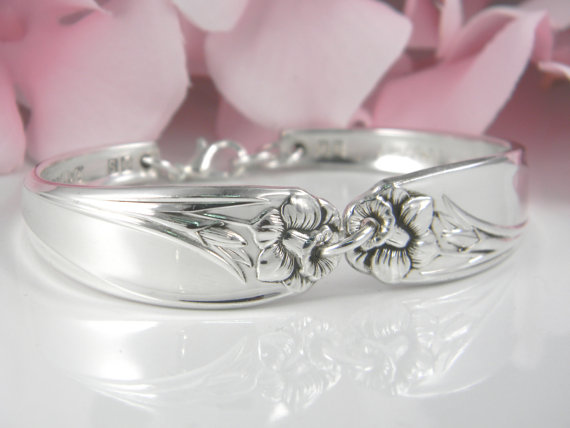 زفاف - Spoon Bracelet, Spoon Jewelry, PERSONALIZED Bracelet, FREE ENGRAVING, Bridesmaids Bracelet, Spring Wedding, Woman Gift - 1950 Daffodil