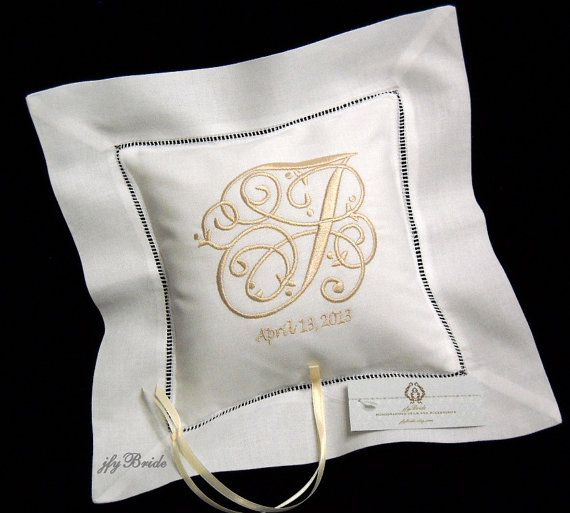 زفاف - Irish Linen Ring Bearer Pillow,  Monogrammed Ring Bearer Pillow, Style 5202