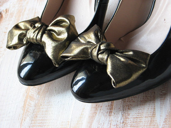Wedding - Gold shoe clips Old gold shoe bows Gold black shoe bow Black shoe clips Gold accessories Gold wedding clips Gold bridesmaids gift Gold shoes