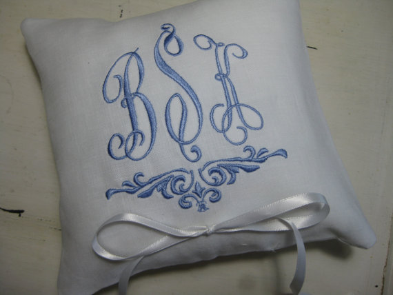 زفاف - Wedding Ring Pillow / Natural Linen or White Linen / Monogrammed Script Font, Wedding, Bridal Shower, Bride
