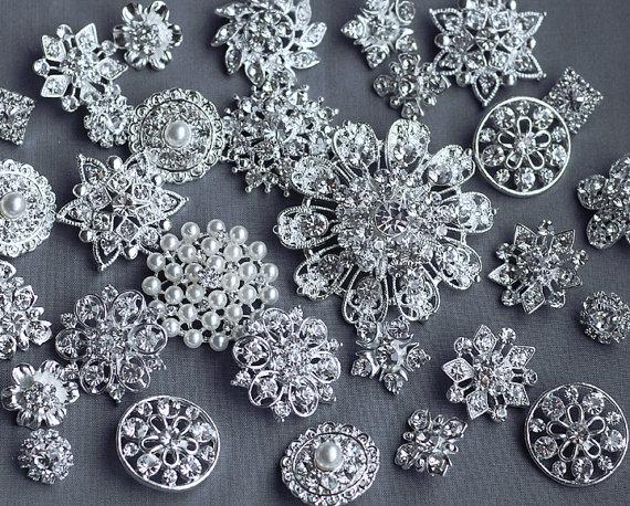 Свадьба - 20 Assorted Rhinestone Button Brooch Embellishment Pearl Crystal Flower Hair Comb Clip Wedding Bouquet Brooch Supplies BT134