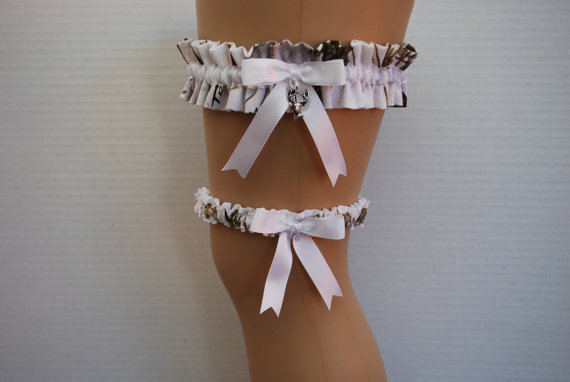زفاف - Wedding Garter Set - True Timber Snow MC2 Camo with White Satin Ribbon and Silvertone Buck Charm