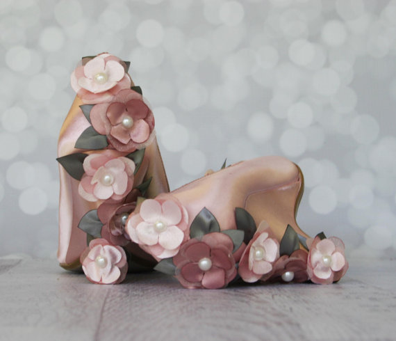 زفاف - Wedding Shoes -- Antique Pink Peep Toe Wedding Wedges with Shades of Pink Flowers on the Heel