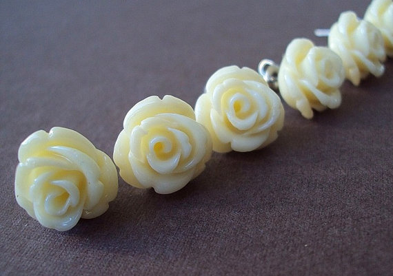 Hochzeit - SALE 20% OFF Set of 6 - Ivory Coral Ear Studs. Creamy Rose Flower Earrings. Bridal Earrings. Bridesmaid Earrings. Wedding Jewelry.