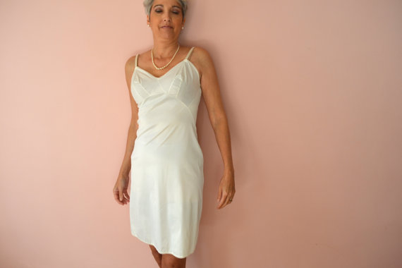 Свадьба - Van Raalte Mod Ivory White Full Slip Dress Vintage Lingerie Late 1960's Early 1970's  Size 34 - VL298