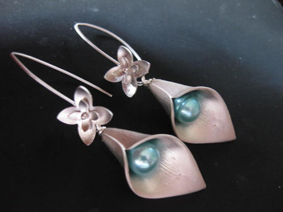 Свадьба - Calla Lily Earrings TEAL Blue PEARL Teal Wedding Jewelry Turquoise Bridesmaid Gift Bridesmaid Earrings