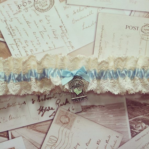 Свадьба - Vintage Lace Garter - wedding garter, bridal garter, lace garter, blue garter, vintage garter, luxury garter, keepsake, heirloom, lingerie