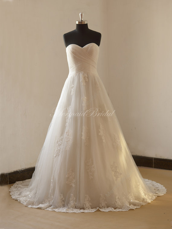 Hochzeit - Romantic  A line lace wedding dress with sweetheart neckline