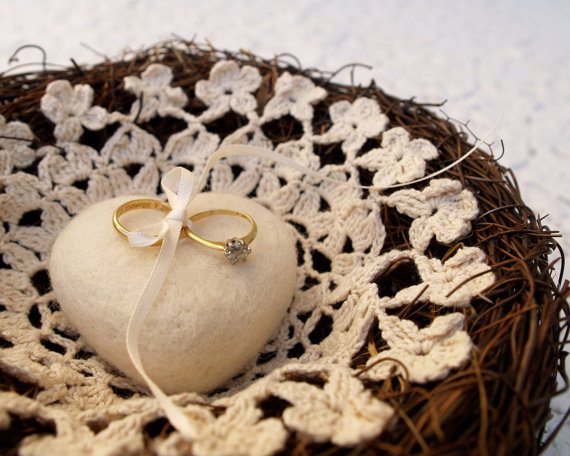 Mariage - Ring Bearer Pillow Wedding Nest Crochet Needle Felted Heart Woodland Rustic Fairytale Classic Alternative Unique Feminine White Cream