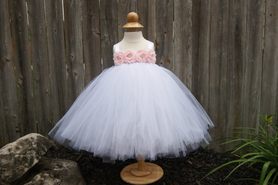 Mariage - Tulle flower girl dress. White tutu dress. Flower girl dress. Tutu dress. Tutu flowergirl dress. Flowergirl dress