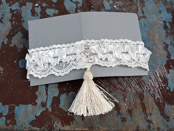 Mariage - Wedding leg garter, Wedding Garter Set,Bridal Garter Set,Of White Lace Garter, Bridal Accessory,Wedding Accessory