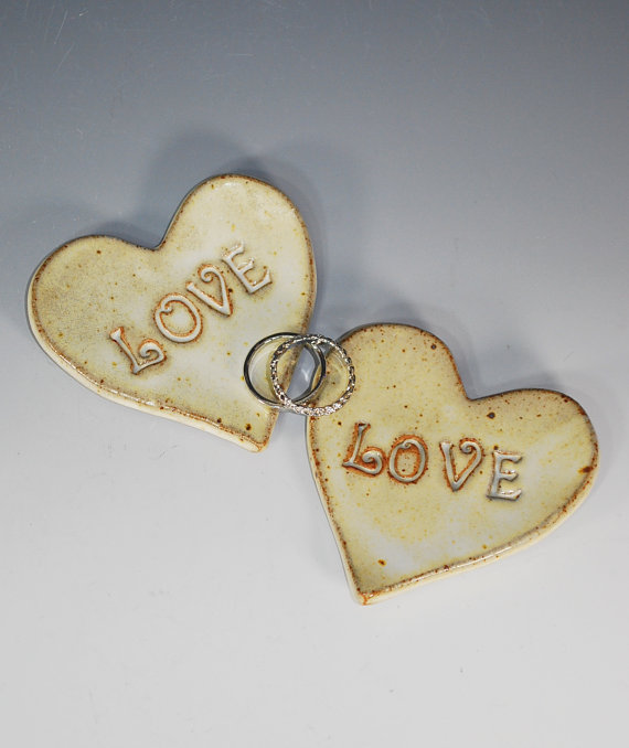 Hochzeit - LOVE Rustic Cream Heart Trinket Dish Set / Wedding Favors / Wedding Decor / Anniversary / Valentines Hearts / Handmade Stoneware Clay