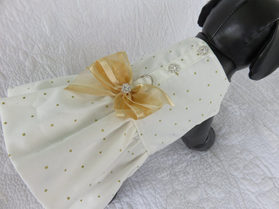 زفاف - Wedding Dog Dress  Ruffled  Harness for Dog or Cat Outfit