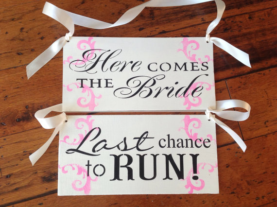 Свадьба - Here comes the bride, sign, fuchsia, hot pink, Set of 2 signs