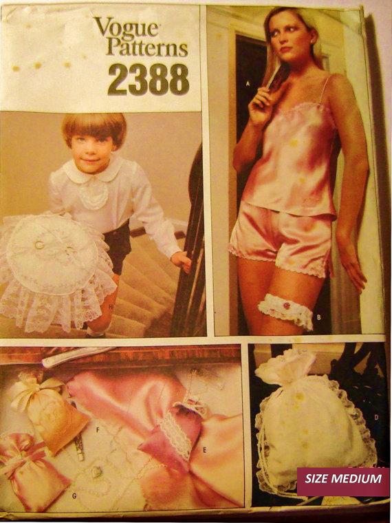 زفاف - 80's Vogue Pattern 2388 Bridal Accessories - Cami, Panties, Garter, Ring Bearer Pillow & Sachets  - SZ Med. Uncut FF Vintage Sewing Pattern