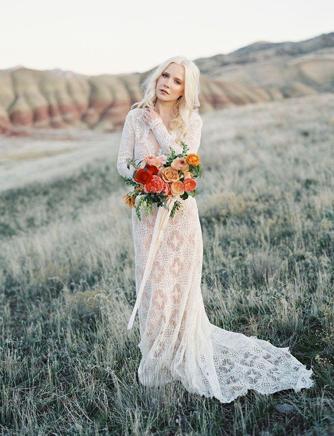 Hochzeit - Emily Riggs Lace Wedding Dresses Captured In The Painted Hills