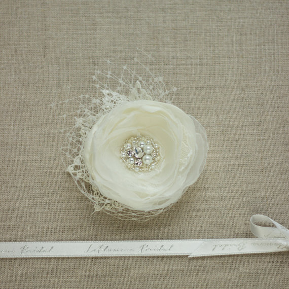 زفاف - Ivory Hair flower, Bridal hair flower, Wedding hair flower, Bridal hair accessories, Wedding headpiece, Flower hair pin, Bride hair flowers