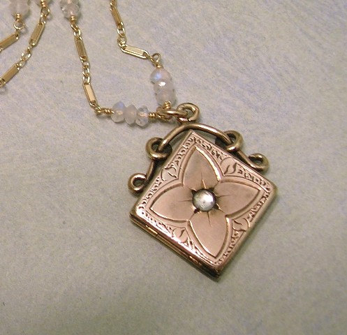 زفاف - Antique Gold Filled Locket Necklace, Wire Wrapped With Moonstones, New Mom Gift, Bridal Jewelry