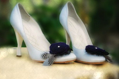 Mariage - Purple Black & White Swirl Rosette Shoe Clips / Hair Pins. Bride Bridal Bridesmaid, Guinea Feather Rhinestone Pearl Lace, Fun Preppy Pretty