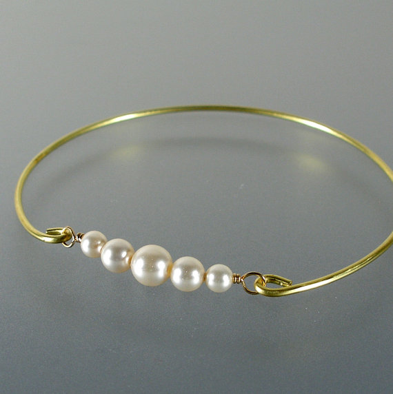 زفاف - Pearl Gold Bangle Bracelet, Gold Bangle Bracelet, Pearl bangle Bracelet, Gold Bracelet, Bridesmaid Jewelry, Wedding Party (P121G)