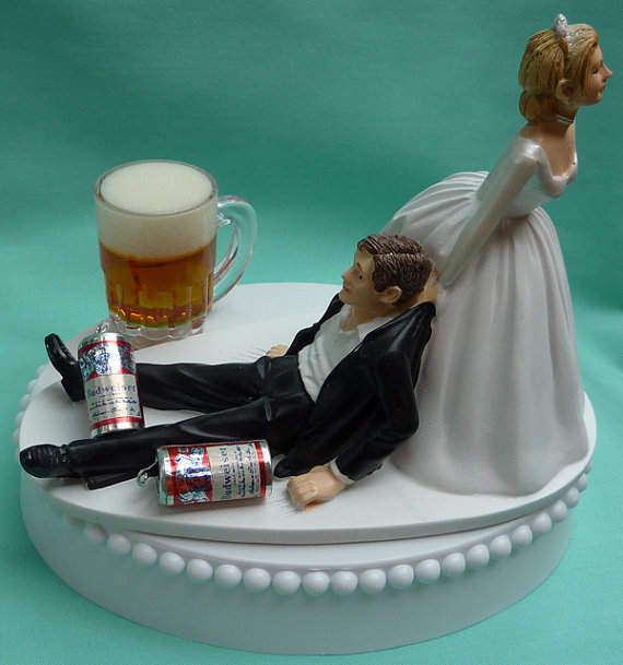 زفاف - Wedding Cake Topper Budweiser Bud Beer Mug Cans Drinking Drinker Groom Themed w/ Bridal Garter Bride Humorous Funny Reception Centerpiece