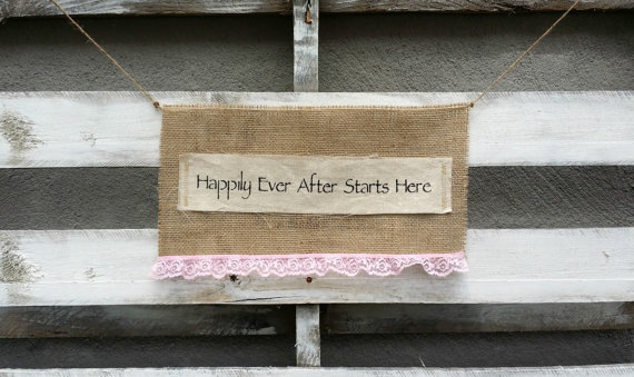 Свадьба - Happily Ever After Starts Here Burlap Banner with Pink Lace, Wedding Burlap Banner, Wedding Sign, Rustic Wedding Decor, Personalized Banner