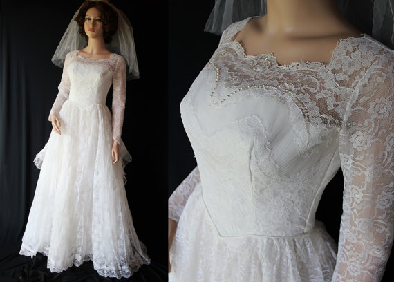 زفاف - 50s 60s Wedding Dress / Tulle Petticoat / Lace / Crystal Pleating / White