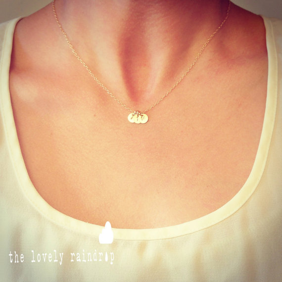 زفاف - NEW - Tiny Customized Initial 1/4" Triple Disc Necklace in gold - Little Dainty Disc Charms - Personalized - Bridal Gift - thelovelyraindrop