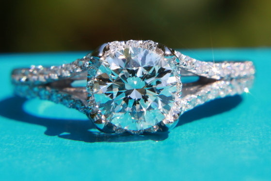 Mariage - CUSTOM Made - 1.00ct  Round - Split Shank-  Halo - Pave - Antique Style - Diamond Engagement Ring 14K white gold - Weddings- Brides # Bp001