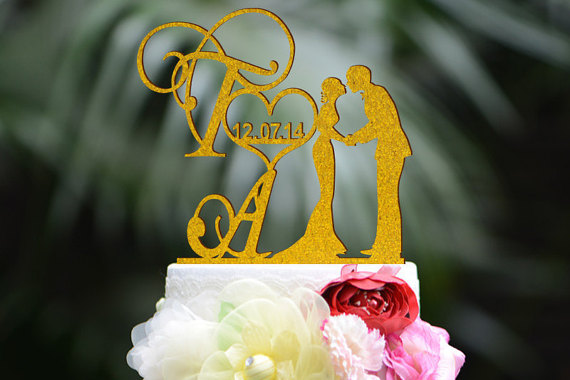 زفاف - Wedding Cake Topper Monogram Mr and Mrs cake Topper Design Personalized with YOUR Last Name M011