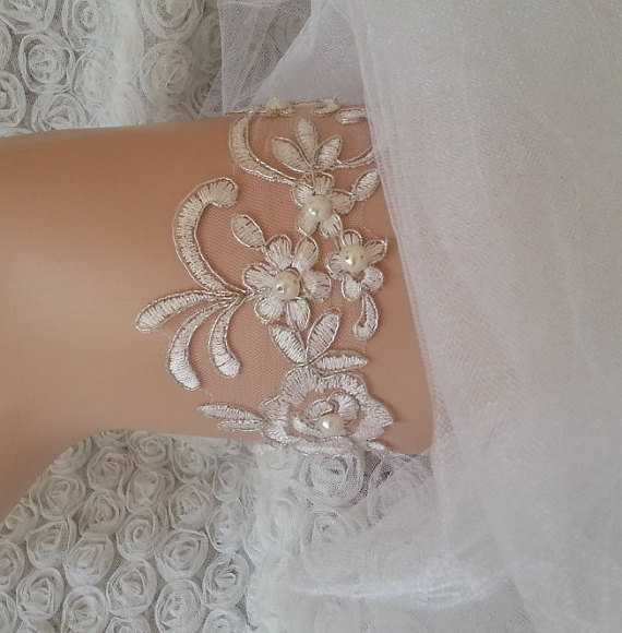 Свадьба - Ivory garter lace garter flower modern garter Lolita prom bridesmaid bridal garter burlesque garter free ship