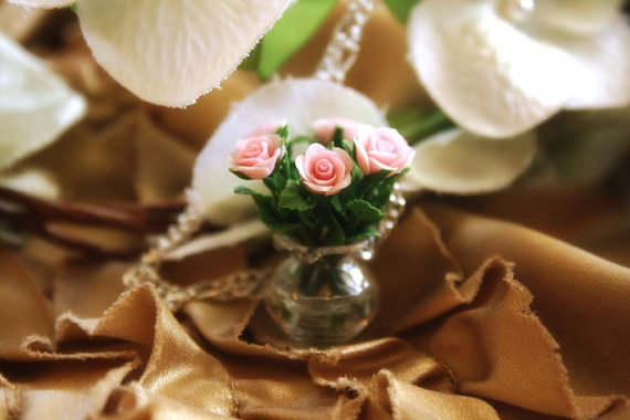 Mariage - Pink roses in a vase necklace