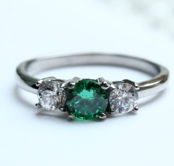 زفاف - 1ct genuine Emerald Trilogy ring - Available in Sterling silver or titanium - engagement ring - wedding ring