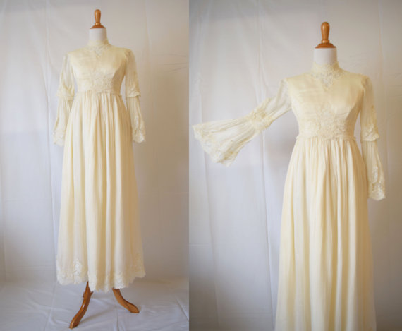 Mariage - Vintage 1960's Bridal Gown 