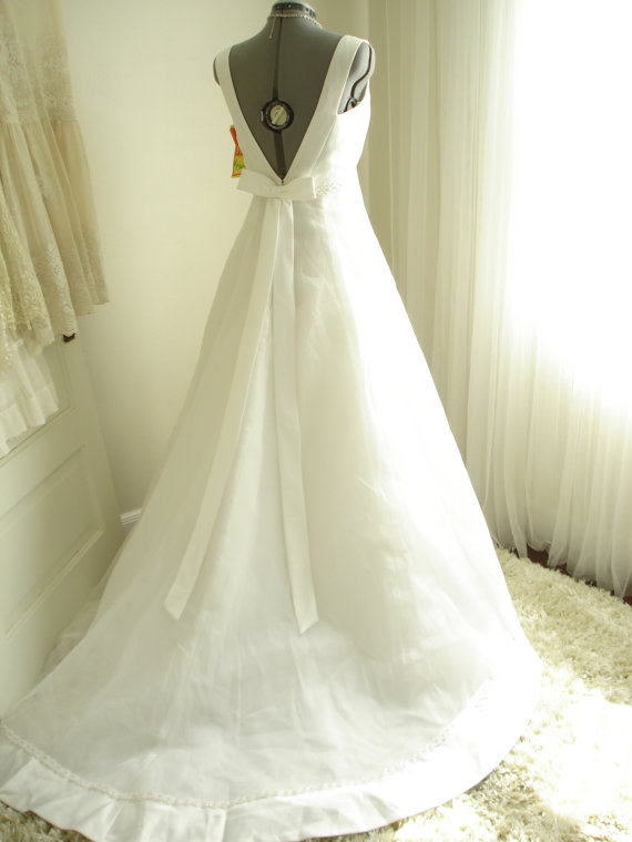 Hochzeit - New Old Stock Vintage Bianchi White Tulle Deep "V" Back Sleeveless Wedding Gown Dress