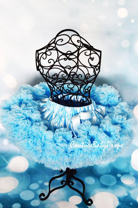Mariage - New girl's PREMIUM full LIGHT BLUE Christmas pettiskirt petticoat tutu photo prop Flower Girl dress size 6-12-18-24-36 months 2t