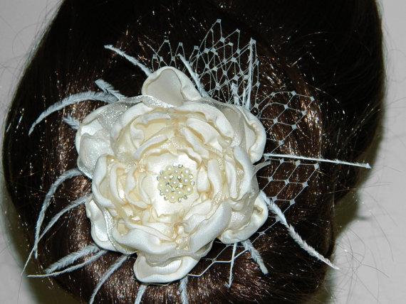 Wedding - Bridal Flower Fascinator, Cream Ivory Flower Hair Clip, Wedding Flower Fascinator, Cream Ivory Flower Feather Bridal Head Piece, Weddings