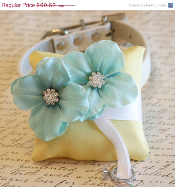 Mariage - Aqua and yellow Ring Pillow, Dog Ring Bearer, Pillow attach to white Leather Collar, Aqua wedding, beach wedding, dog lovers